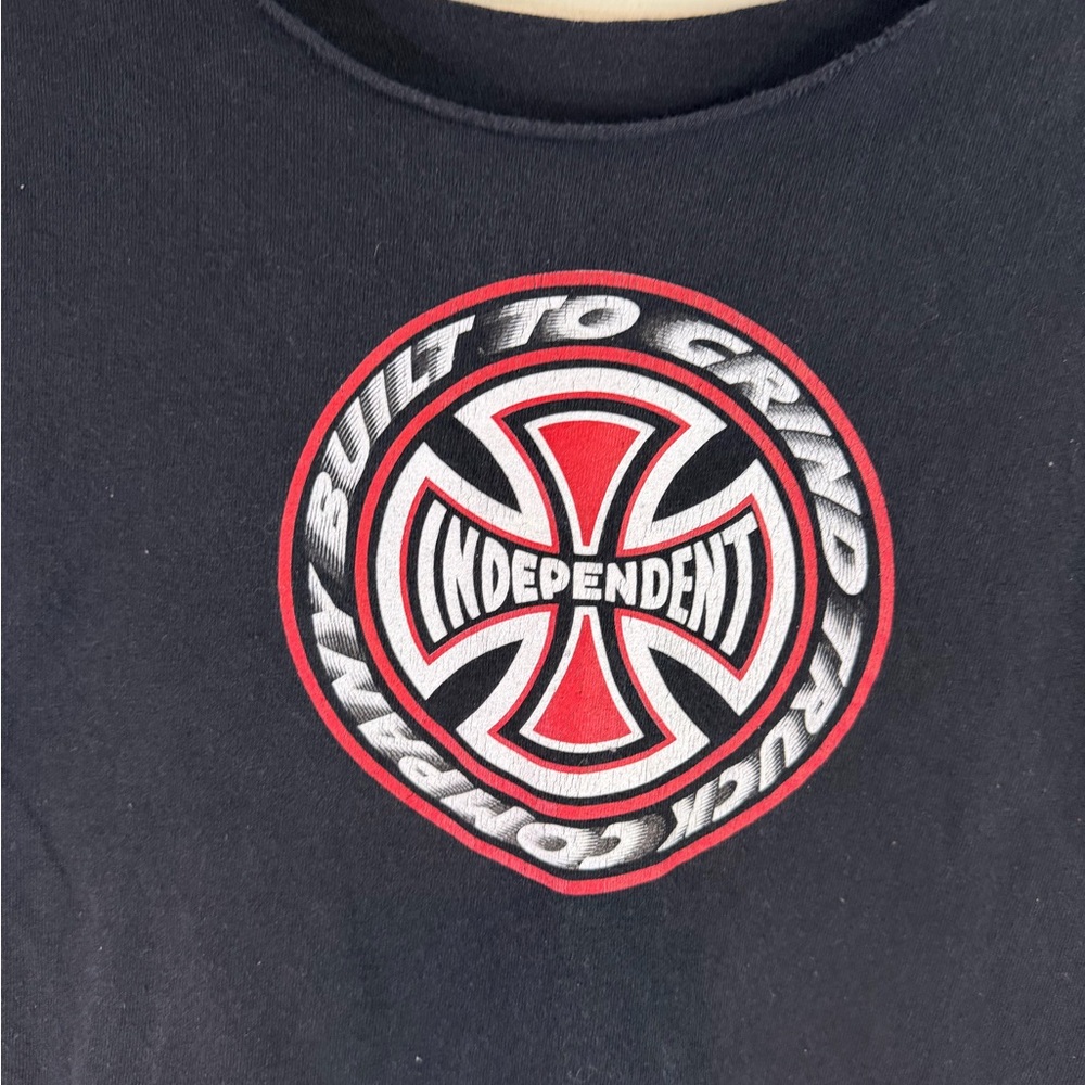 Vintage Independent Black Crop T-Shirt with Red & White Logo - Picture 2 of 5